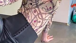 sophie van loo grey leggings heels kitchen