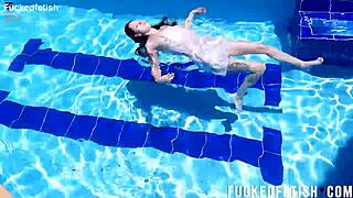 Yessica bunny's shaved skinny pussy underwater post contractions