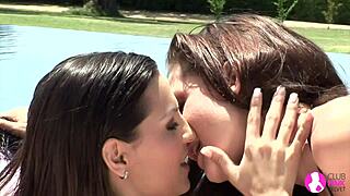 WOW STUNNING HOT BRUNETTES FUCK ON SUN CHAIR!