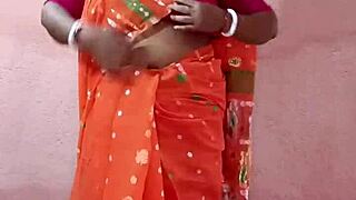 Wow, saree babe's chubby curves beg for it!