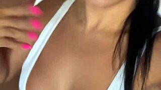 Bom dia na bike com Kriss hotwife de biquíni