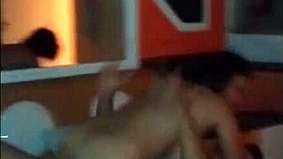 dois machos revezando na buceta da karina casada, marido humilhado assistindo tudo