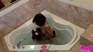 KINGSLEY FISTS DAKOTA MARR'S PUSSY! FEET SOLES LICKING 69 LESBIAN KISSING FETISH!