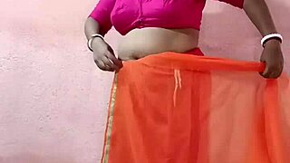 Wow, saree babe's chubby curves beg for it!