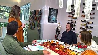 Freeuse Milfs Fuck Family During Wanksgiving Feast