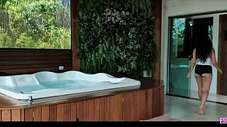 PUNHETA GUIADA: Piscineiro spies latina boss sunbathing flashes tits