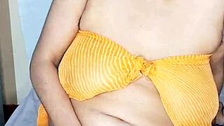 Big Boobs Desi Bhabhi Moans Juicy Pussy Wet