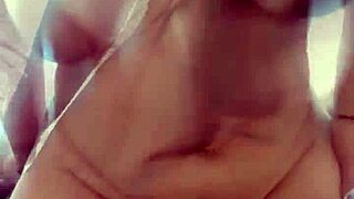 ¿quieres follar el culo de esta chica con tetas grandes?