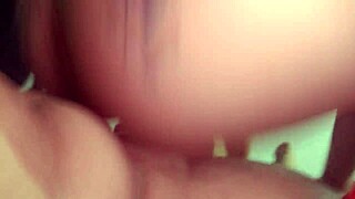 Gostosa colegial implorando pra levar pica dura no cuzinho