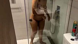 mi cuñada bañándose no pude resistir follarla adentro