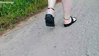 spaziergang barfuß in birkenstocks outdoor fußfetisch spaß