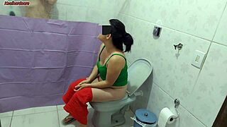 madrasta sets up shower curtain to peek at stepson bathing