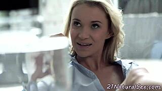 BEAUTIFUL BABE FUCKS LOVER DOGGYSTYLE TO HOT CUMSHOT!