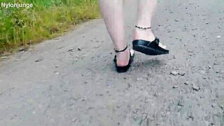 spaziergang barfuß in birkenstocks outdoor fußfetisch spaß