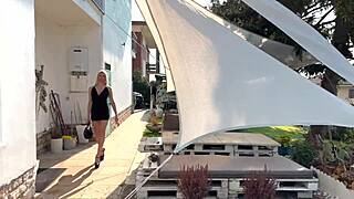 jennifer 25ans jumps straight to mmf threesome pounding