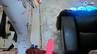 Hotfallingdevil squirts wildly on 43cams web chat frenzy