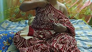 Desi bhabhi flashes wet pussy to boyfriend up close