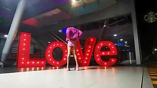 omg guarrita lifts putifalda showin off bragas 😈🍑