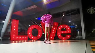 omg guarrita lifts putifalda showin off bragas 😈🍑