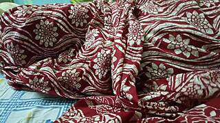 Desi bhabhi flashes wet pussy to boyfriend up close