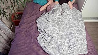 woke him with my handjob then 69 mutual fun exploded