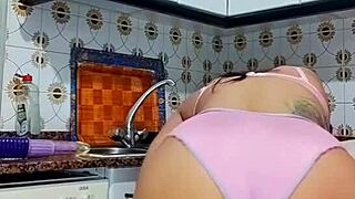 Blues huge ass housewife stuffs massive dildo deep inside