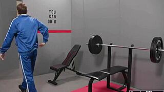 Bareback cheerleader shemale Jade Venus craves babe's hungry mouth