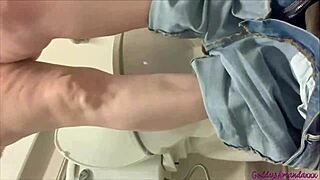 Curvy Goddess Pees From Plump Pussy