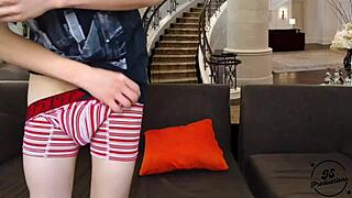 joven colombiana con tetas grandes se folla al nerd tatuado en lencería