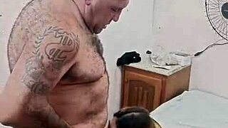 loira de 24 anos adora boquete com leite do coroa o dia todo