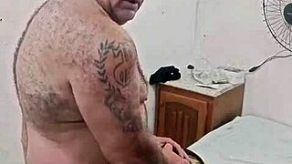 loira de 24 anos adora boquete com leite do coroa o dia todo