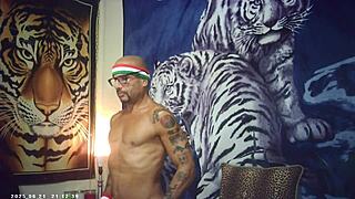 maxxx loadz strokes muscular body on magic motion machine backstage