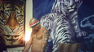 maxxx loadz strokes muscular body on magic motion machine backstage