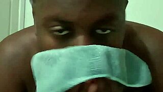 i stretch and massage my face while jerking to remixes hun