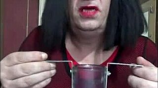 bisexual crossdresser tries filling himself up nice and homemade.