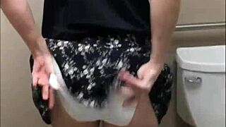 aww im peein n showin my hot ass off here