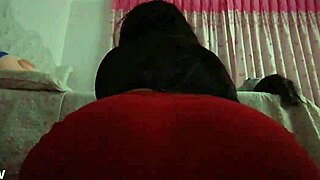 Peruvian twerks in Ica pueblo joven