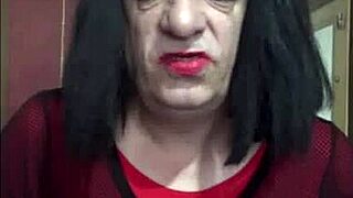 bisexual crossdresser tries filling himself up nice and homemade.