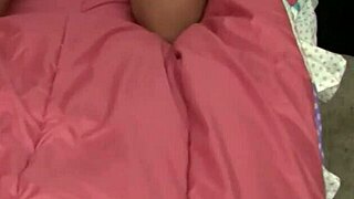 i'm amateur brunette baring shaved pussy body showering