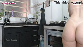 contratei empregada brasileira pelada limpando casa e fodi pov voyeur