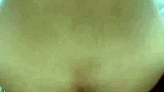 gimiendo de placer mientras me follan duro mi coño mojado