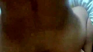 gimiendo de placer mientras me follan duro mi coño mojado