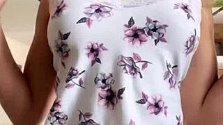 hot latina fitness babe flexes