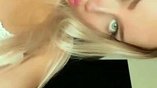 hot latina fitness babe flexes