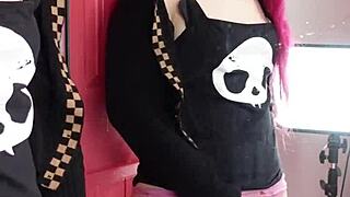 redhead tranny pinky strokes to mirror cumshot