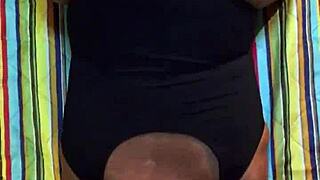 Ebony babe shakes big black ass seductively