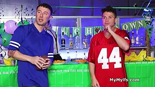 Blonde Barmaids' Holes Freeused Hardcore in Group Blowjob Threeway Action