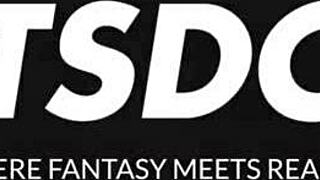 Skinny teen camgirl rides cock teases gaping asshole