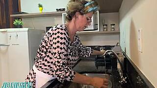 meus amigos arrombaram o cu da minha avó squirting 😱🍑💦