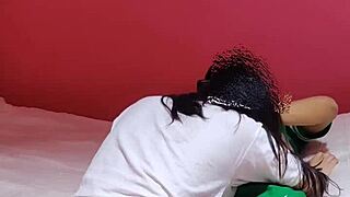 soy la colegiala de 18 virgen follada por mi compa en casa con uniforme